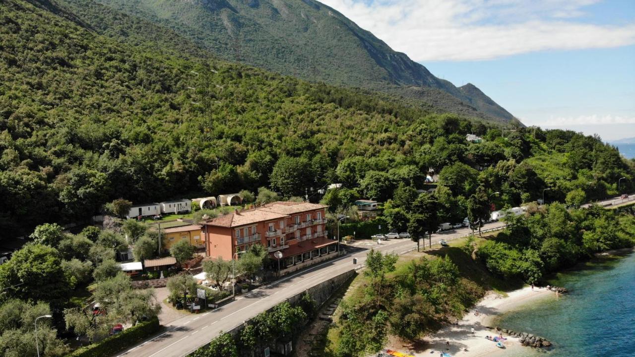Hotel Baitone - Nature Village Мальчезине Экстерьер фото